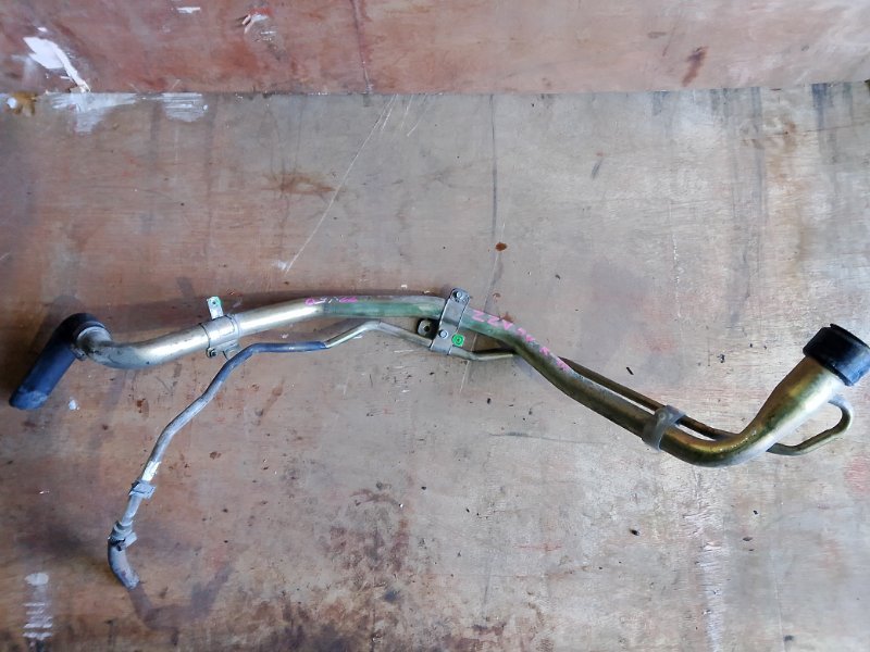 Горловина топливного бака Toyota Vista ZZV50 1ZZ (б/у)