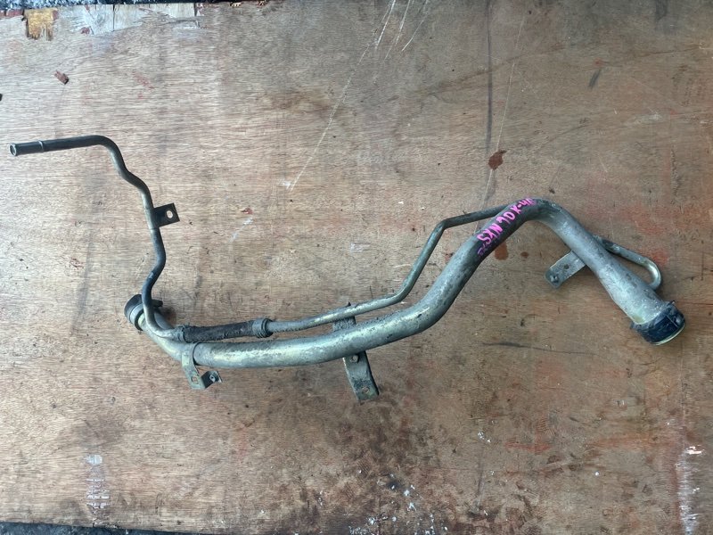 Горловина топливного бака Toyota Nadia SXN10 3SFE (б/у)