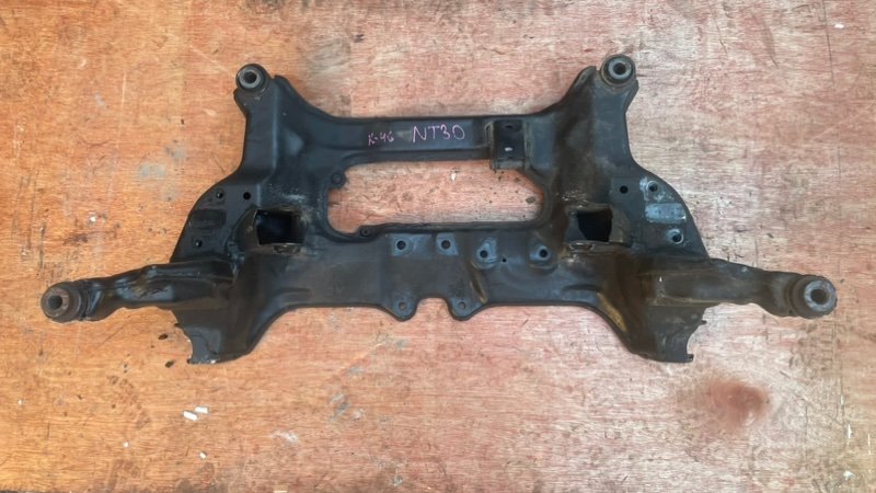 Балка под двс Nissan X-Trail NT30 QR20 (б/у)