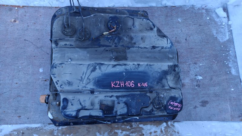 Бензобак Toyota Hiace KZH106 1KZ (б/у)
