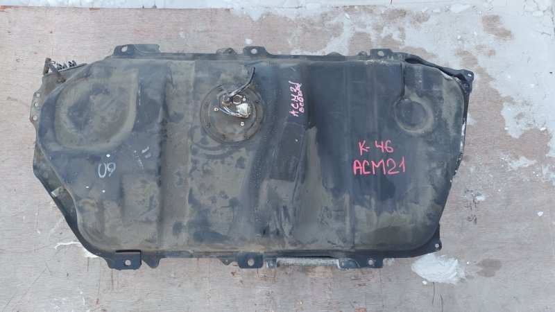 Бензобак Toyota Ipsum ACM21 2AZ (б/у)