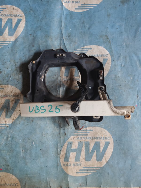 Планка под фару Isuzu Bighorn UBS25 6VD1 правая (б/у)