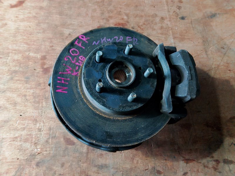 Ступица Toyota Prius NHW20 1NZFXE передняя правая (б/у)