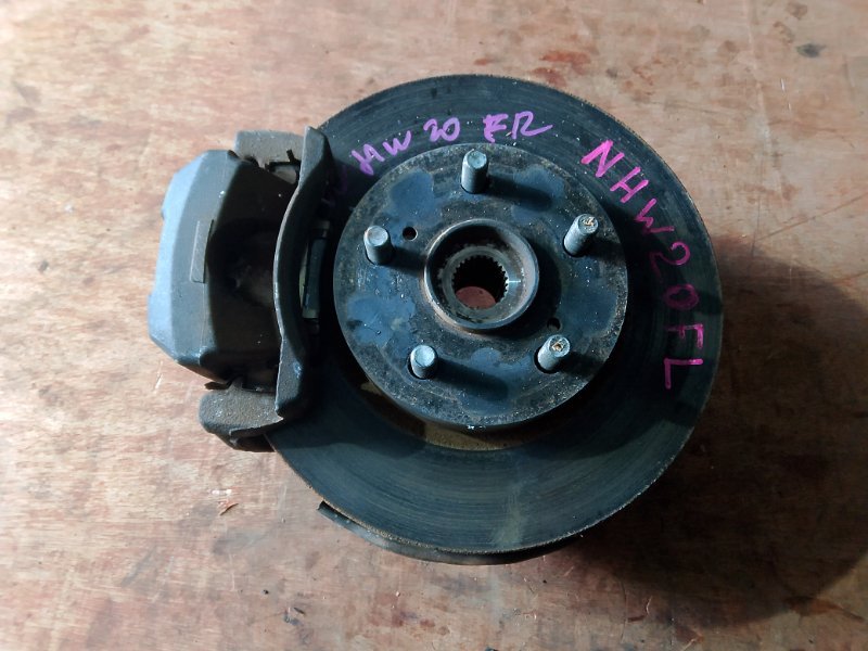 Ступица Toyota Prius NHW20 1NZFXE передняя левая (б/у)