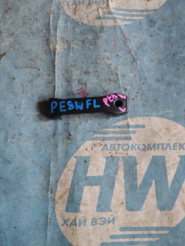 Ручка двери внутреняя Mitsubishi Delica PE8W 4M40 задняя левая (б/у)