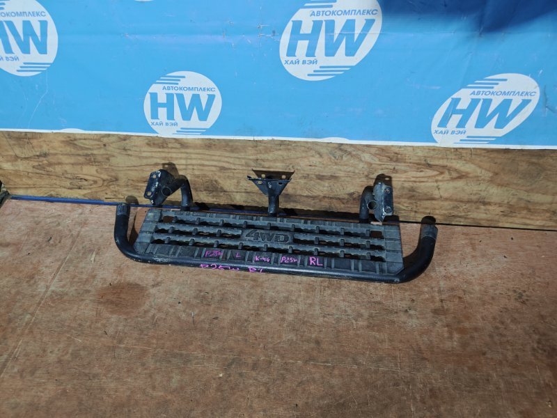 Подножка Mitsubishi Delica P25W 4D56T задняя левая (б/у)