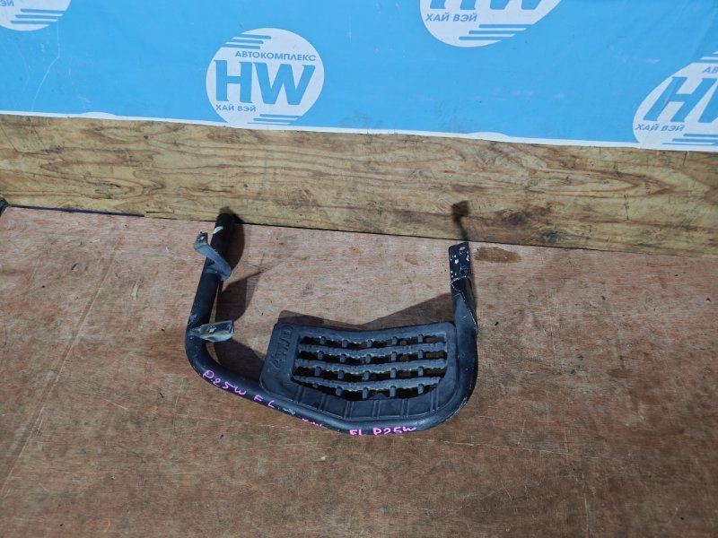 Подножка Mitsubishi Delica P25W 4D56T передняя левая (б/у)