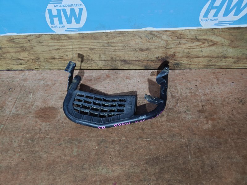 Подножка Mitsubishi Delica P25W 4D56T передняя правая (б/у)