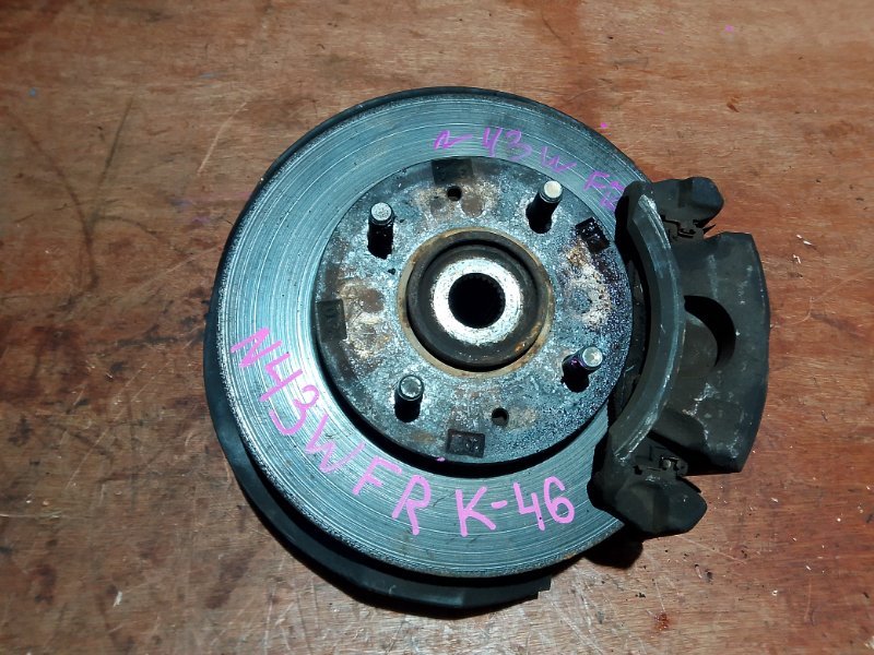 Ступица Mitsubishi Chariot N43W 4G63 передняя правая (б/у)