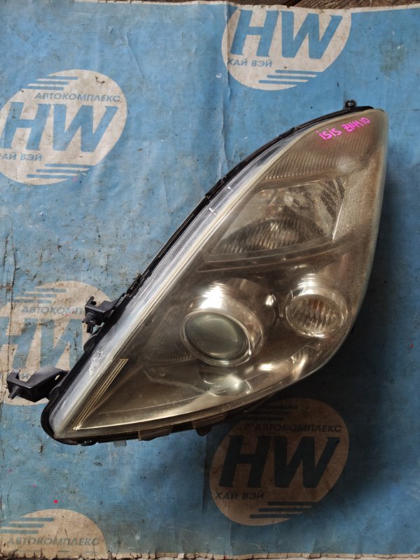 Фара Toyota Isis ZNM10 1ZZ левая (б/у)