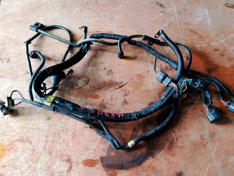 Клемма Mitsubishi Delica PE8W 4M40 (б/у)