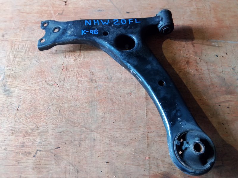 Рычаг Toyota Prius NHW20 1NZFXE передний левый (б/у)