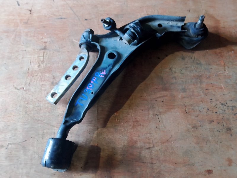 Рычаг Nissan Presage TU30 QR25 передний правый (б/у)