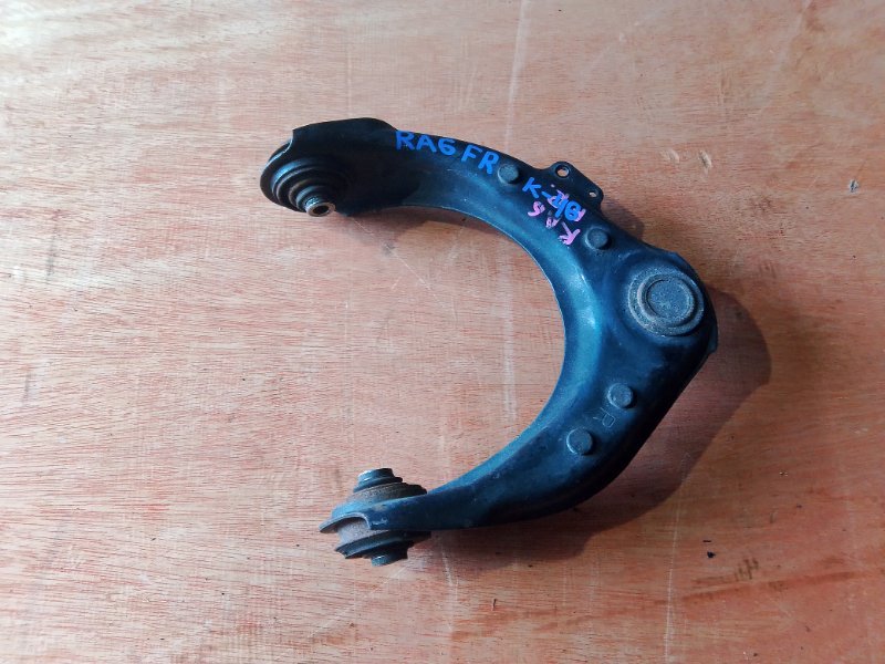 Рычаг верхний Honda Odyssey RA6 F23A передний правый (б/у)