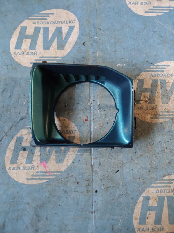 Очки на фары Mitsubishi Pajero V26 4M40 правые (б/у)