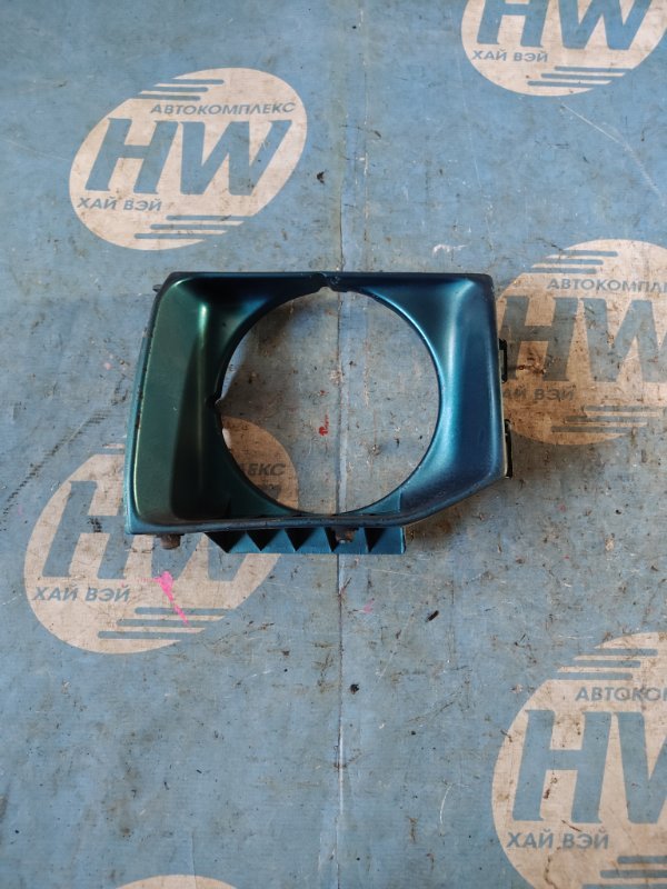 Очки на фары Mitsubishi Pajero V26 4M40 левые (б/у)