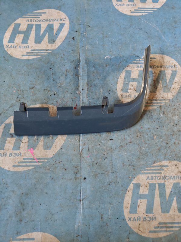 Планка под фару Mitsubishi Delica P25W/P35W 4D56T правая (б/у)