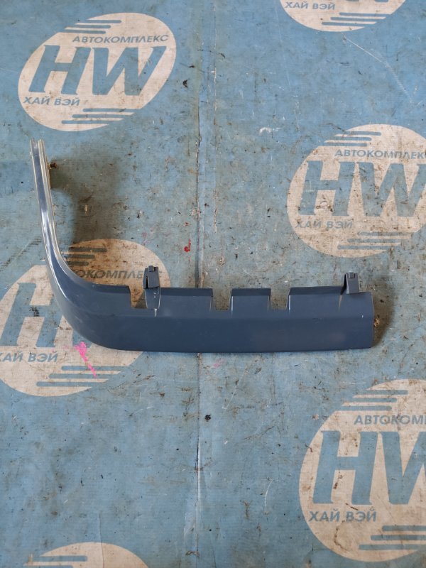 Планка под фару Mitsubishi Delica P25W/P35W 4D56T левая (б/у)