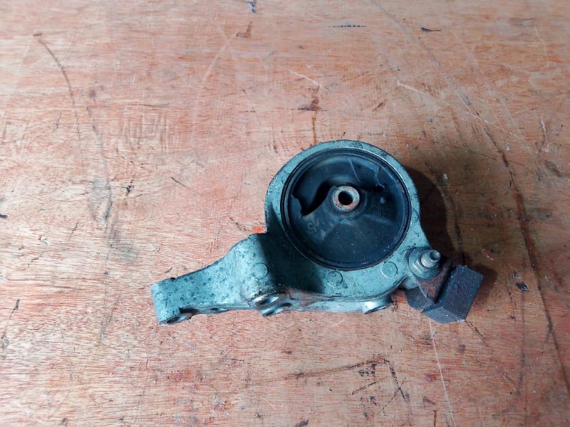 Подушка двс Nissan Presage U30 KA24 правая (б/у)