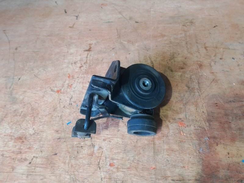 Подушка двс Mazda MPV LWFW AJ левая (б/у)