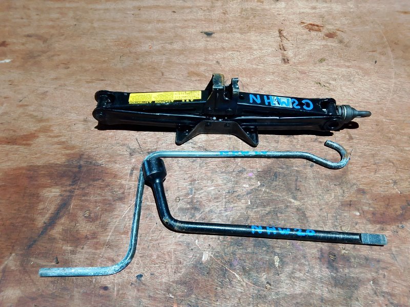 Домкрат Toyota Prius NHW20 1NZFXE (б/у)