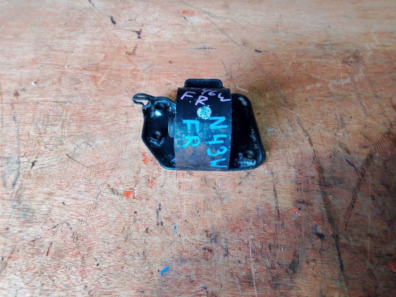 Подушка двс Mitsubishi Chariot N43W 4G63 левая (б/у)