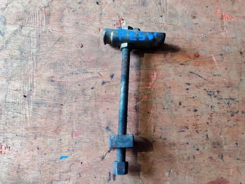 Болт торсиона Mitsubishi Delica P25W/P35W 4D56T (б/у)