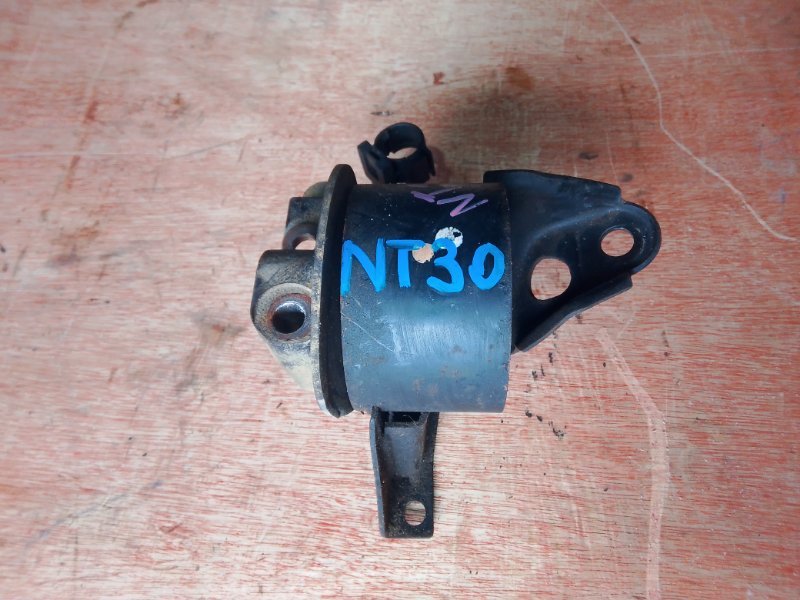 Подушка двс Nissan X-Trail NT30 QR20 правая (б/у)