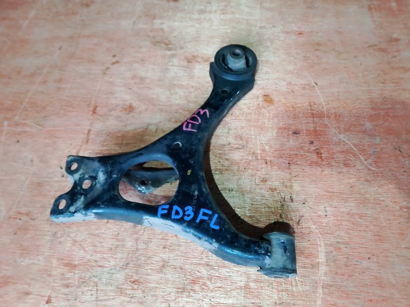 Рычаг нижний Honda Civic FD3 LDA передний левый (б/у)