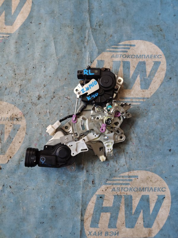 Замок двери Toyota Isis ZNM10 1ZZ задний левый (б/у)