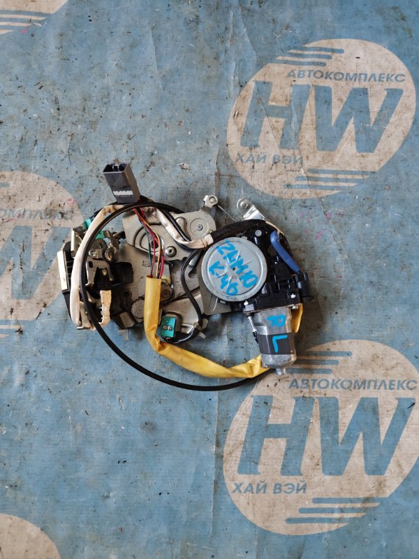 Замок двери Toyota Isis ZNM10 1ZZ задний левый (б/у)