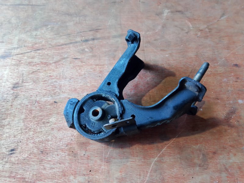 Подушка двс Toyota Nadia SXN10 3SFE задняя (б/у)