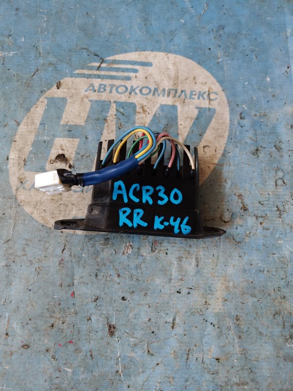 Доводчик двери Toyota Estima ACR30 2AZFE задний правый (б/у)