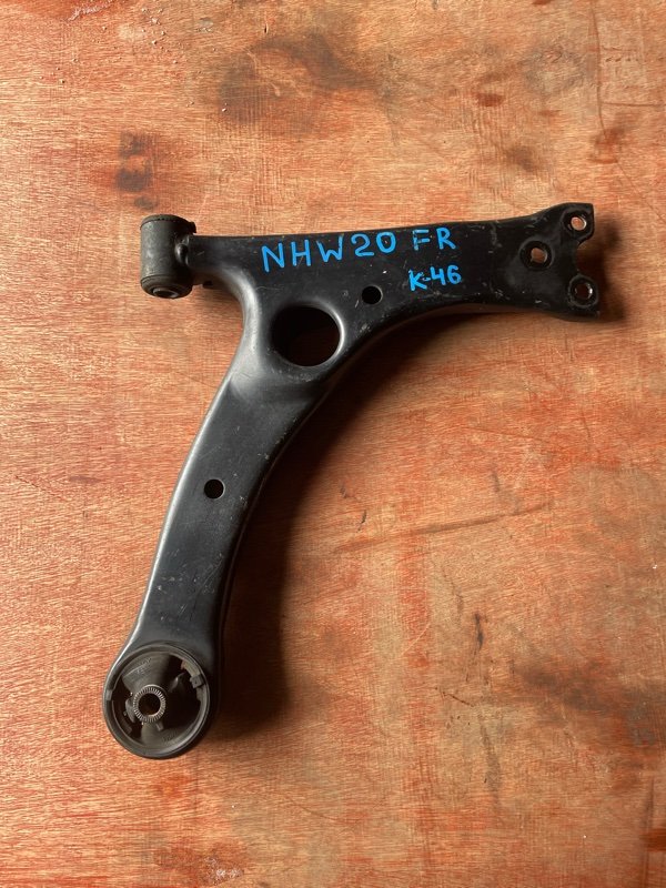 Рычаг Toyota Prius NHW20 1NZFXE передний правый (б/у)