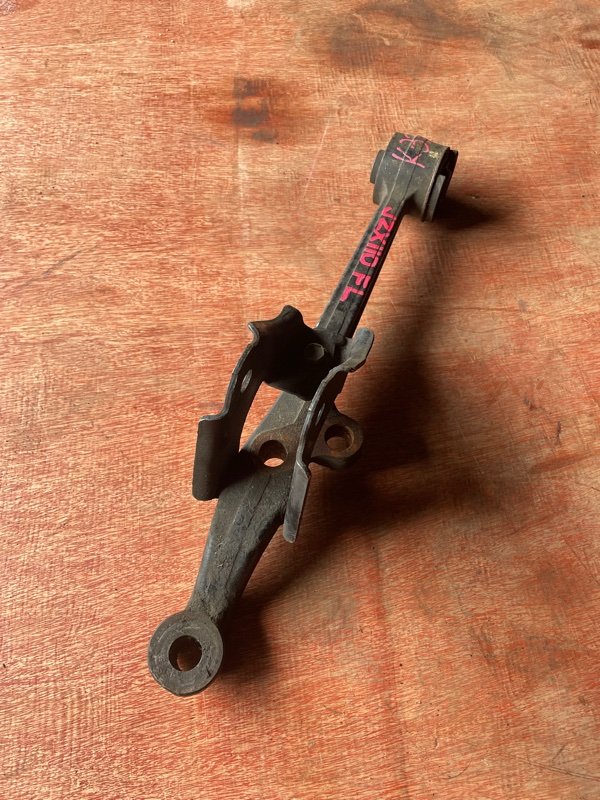 Рычаг нижний Toyota Mark II JZX110 1JZFSE передний левый (б/у)