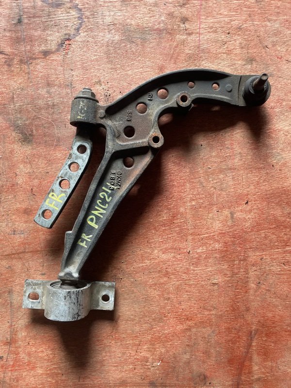 Рычаг нижний Nissan Serena PNC24 SR20 передний правый (б/у)