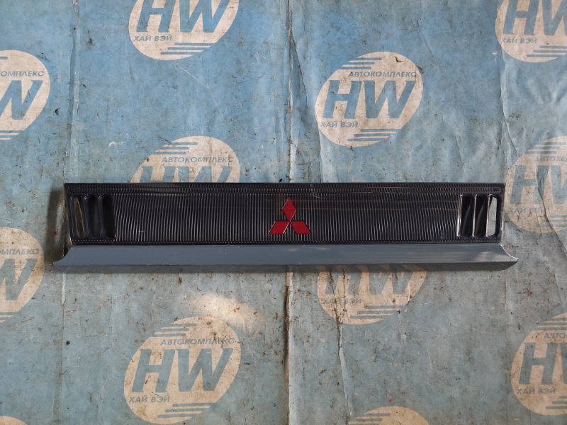 Решетка Mitsubishi Delica P25W/P35W 4D56T (б/у)