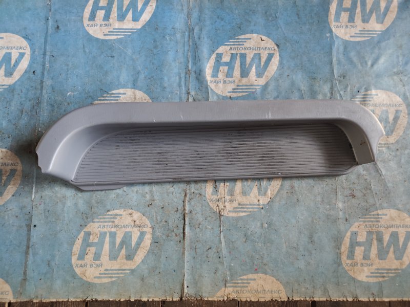 Подножка Toyota Estima ACR30 2AZFE задняя правая (б/у)