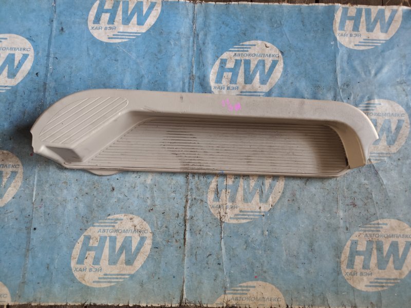 Порожек пластиковый Toyota Estima ACR30 2AZFE задний правый (б/у)