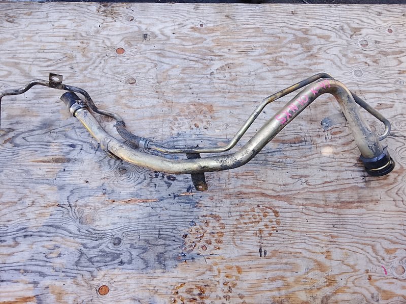 Горловина топливного бака Toyota Nadia SXN10 3SFE (б/у)