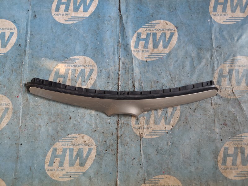 Решетка Mazda MPV LWFW AJ (б/у)