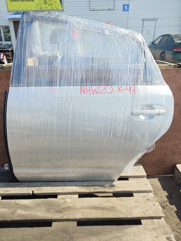 Дверь Toyota Prius NHW20 1NZFXE задняя левая (б/у)