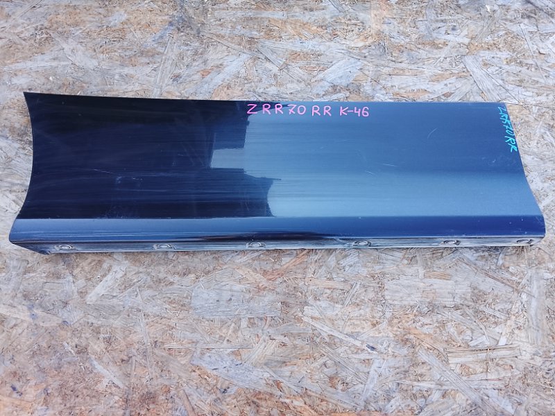 Накладка на дверь Toyota Voxy ZRR70 3ZRFE задняя правая (б/у)