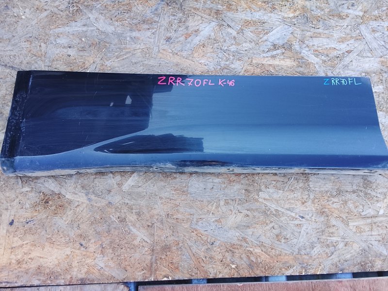 Накладка на дверь Toyota Voxy ZRR70 3ZRFE передняя левая (б/у)