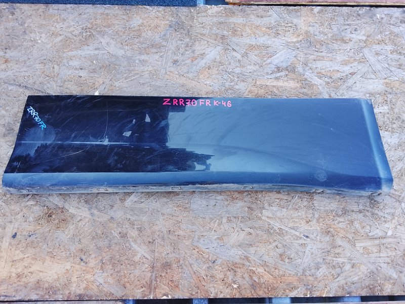 Накладка на дверь Toyota Voxy ZRR70 3ZRFE передняя правая (б/у)