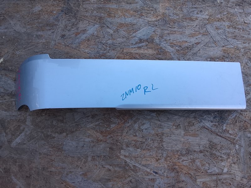 Накладка на крыло Toyota Isis ZNM10 1ZZ задняя левая (б/у)