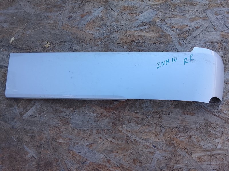 Накладка на крыло Toyota Isis ZNM10 1ZZ задняя правая (б/у)