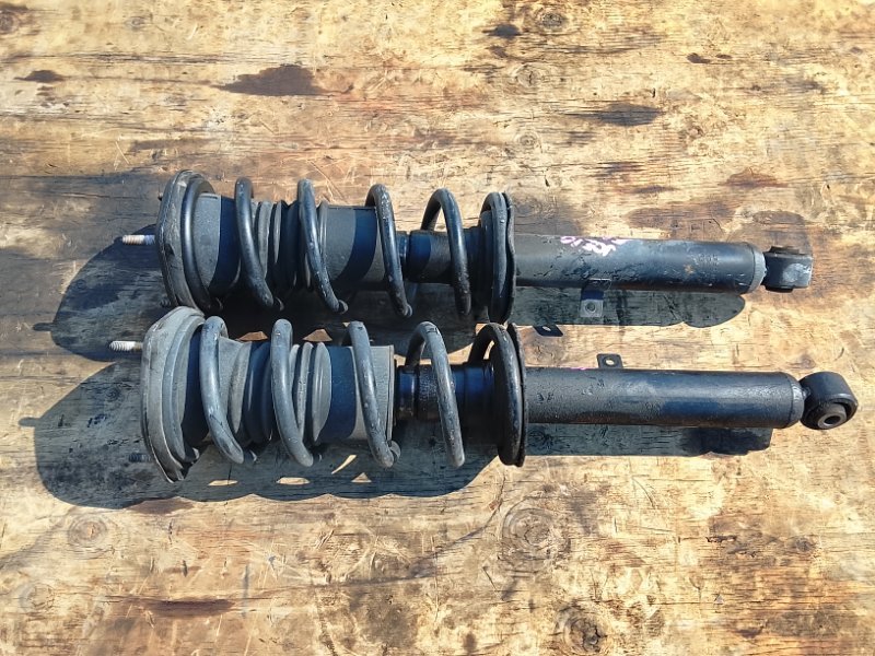 Стойка Toyota Altezza JCE10 2JZGE передняя (б/у)