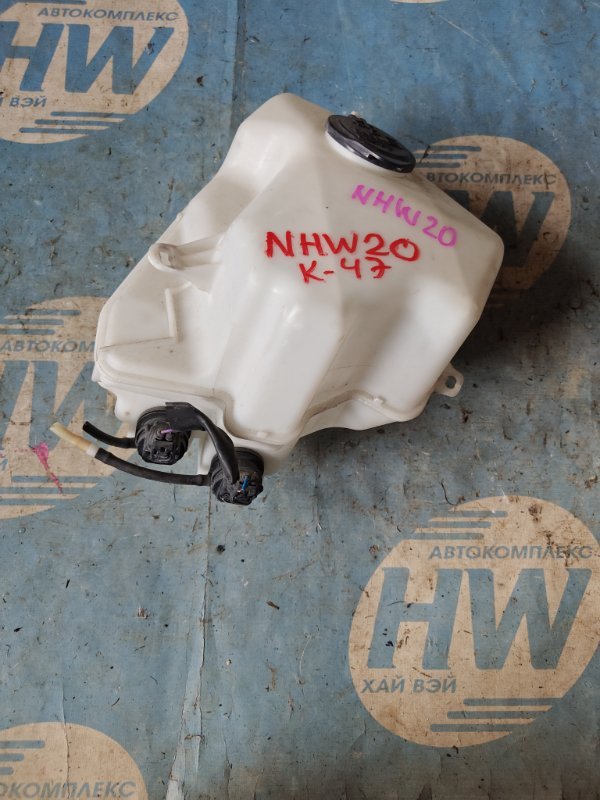 Бачок стеклоомывателя Toyota Prius NHW20 1NZFXE (б/у)
