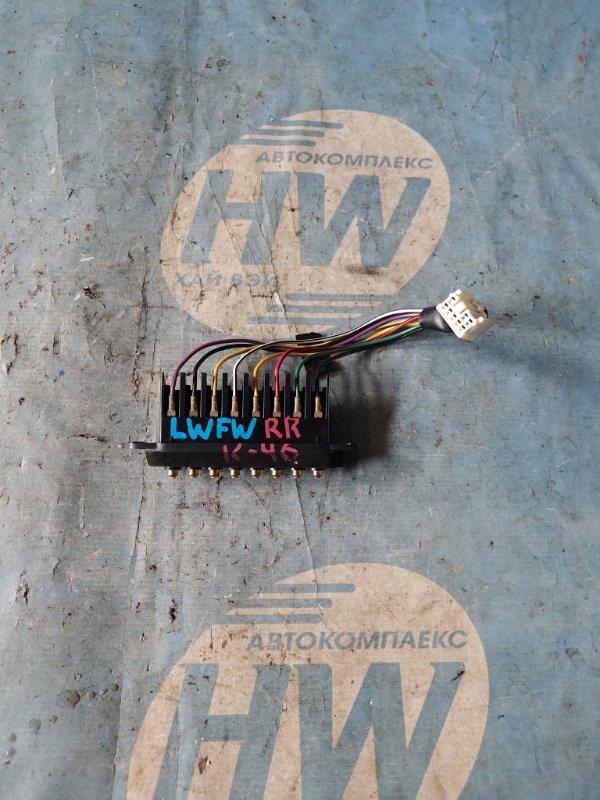 Доводчик двери Mazda MPV LWFW AJ задний правый (б/у)